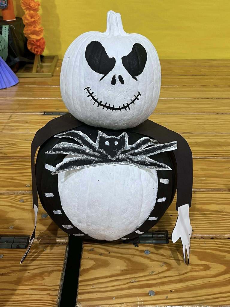 Our sincerest appreciation goes to our remarkable staff and students, who contributed to decorating their class pumpkin. Time to VOTE for the winner(s). We invite your to like the one(s)you like best!! . 🎃🎃🎃 @topfans F. S. Lara Academy