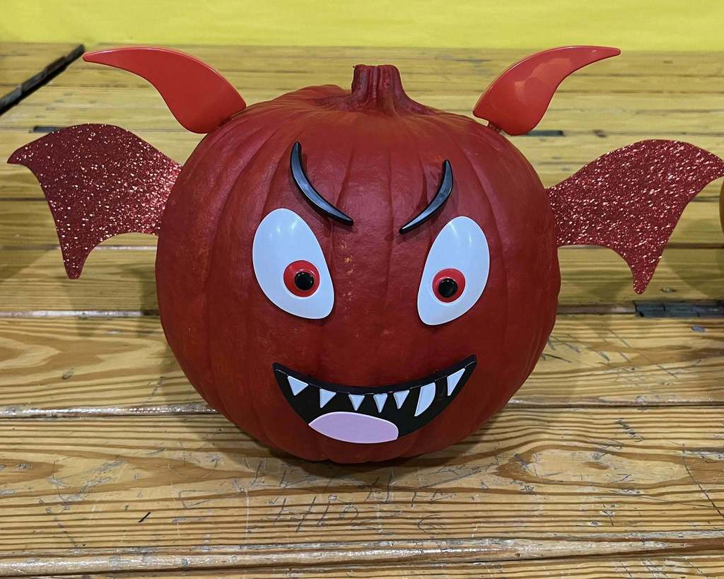 Our sincerest appreciation goes to our remarkable staff and students, who contributed to decorating their class pumpkin. Time to VOTE for the winner(s). We invite your to like the one(s)you like best!! . 🎃🎃🎃 @topfans F. S. Lara Academy