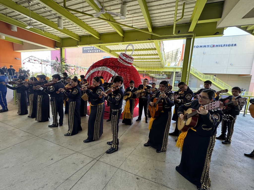Mariachi Los Tigrillos de Oro performed at the Outlets of Laredo celebrating the beginning of holiday season.  Our mariachi students performed for an hour and represented Christen middle in the celebration.        GO CUBS! 