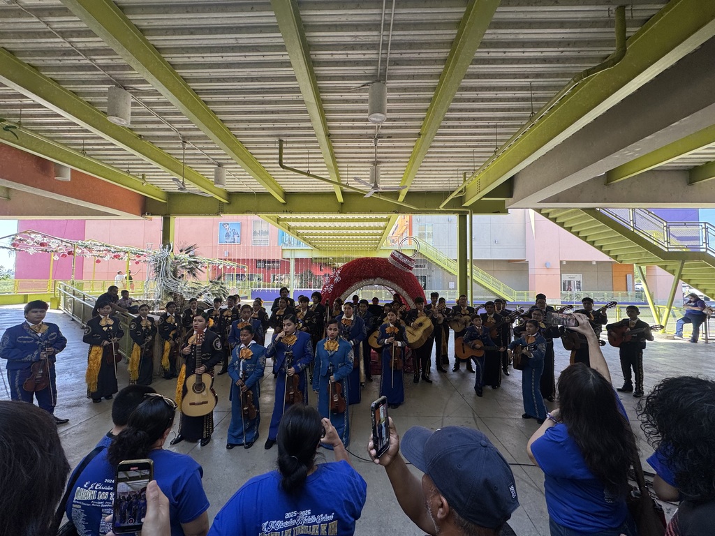 Mariachi Los Tigrillos de Oro performed at the Outlets of Laredo celebrating the beginning of holiday season.  Our mariachi students performed for an hour and represented Christen middle in the celebration.        GO CUBS! 