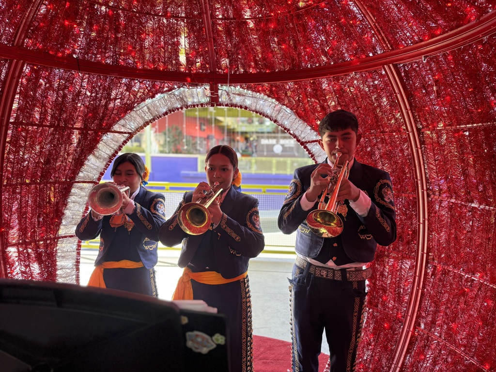 Mariachi Los Tigrillos de Oro performed at the Outlets of Laredo celebrating the beginning of holiday season.  Our mariachi students performed for an hour and represented Christen middle in the celebration.        GO CUBS! 