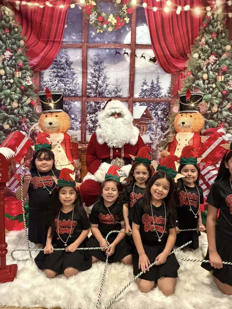 El Metro's Noche Magica Christmas Event