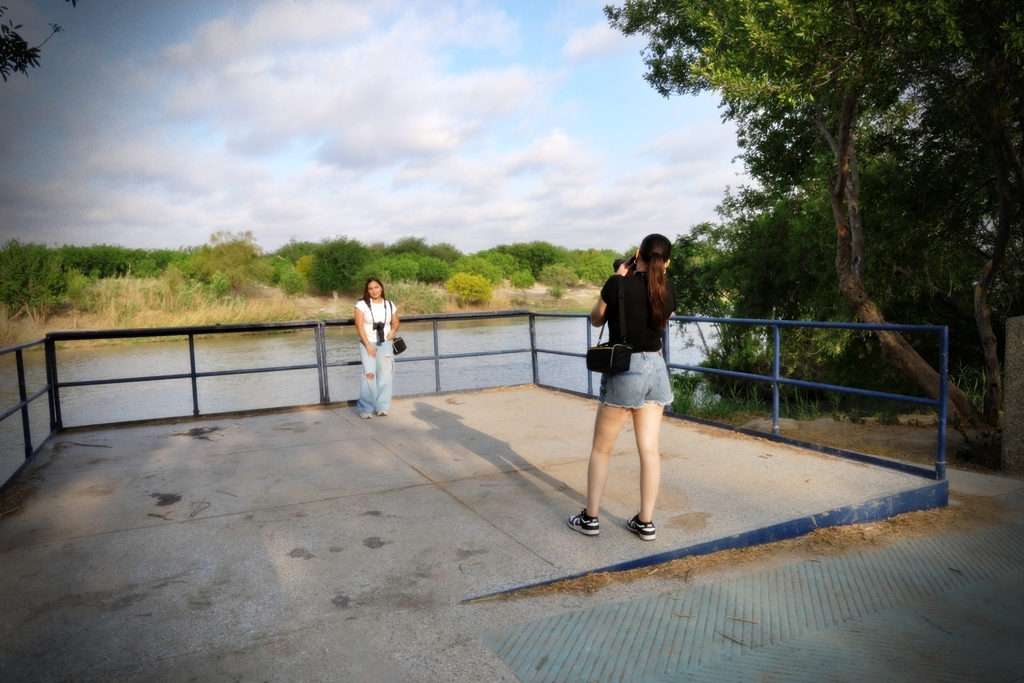 commercial photography students practicing out at local parks, cigarroa high school