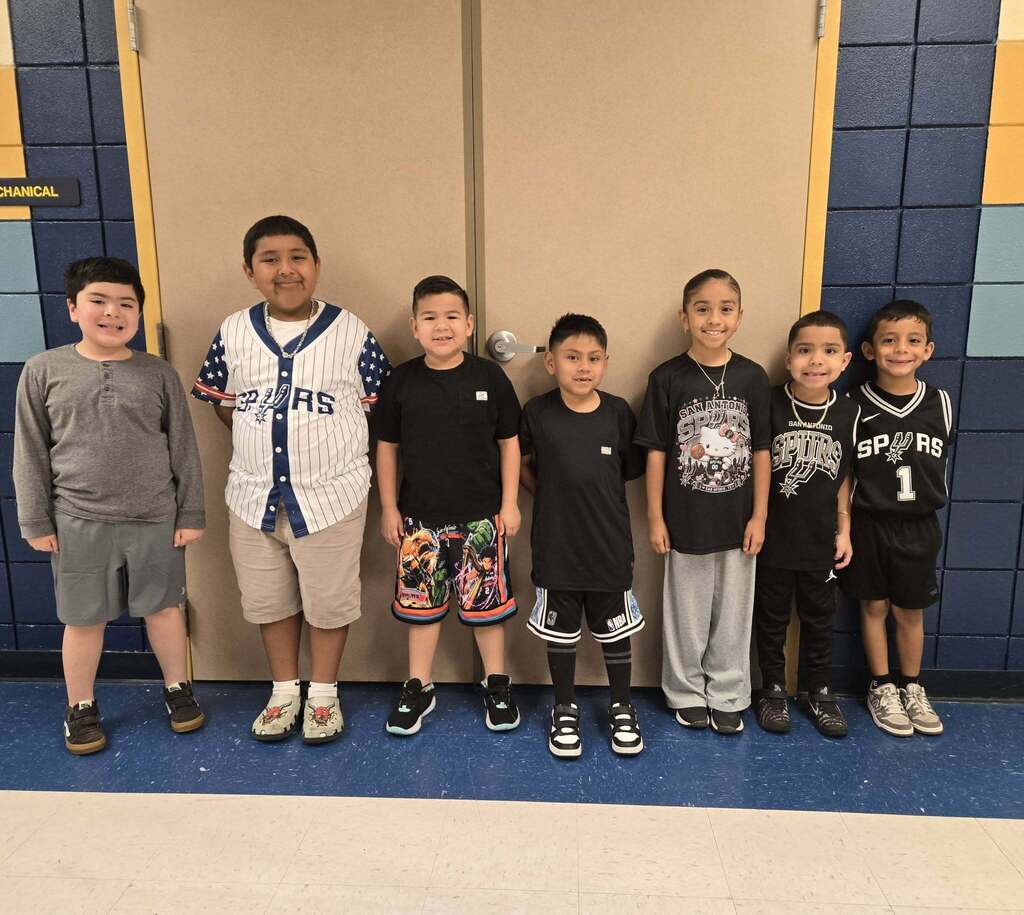 lisd schools group picture students and teachers and admin supporting the spurs