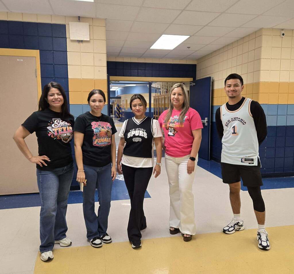 lisd schools group picture students and teachers and admin supporting the spurs