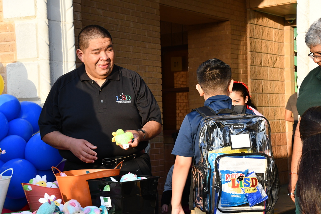LISD Board and Superintendent hand out plushies to students at Bruni Elementary