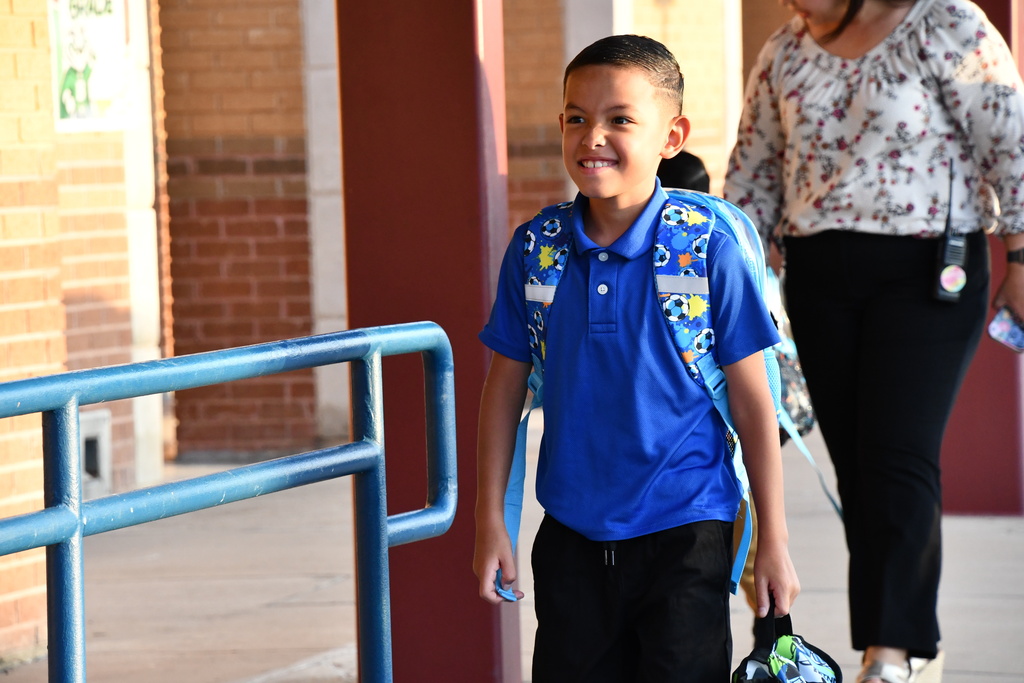 LISD Board and Superintendent hand out plushies to students at Bruni Elementary
