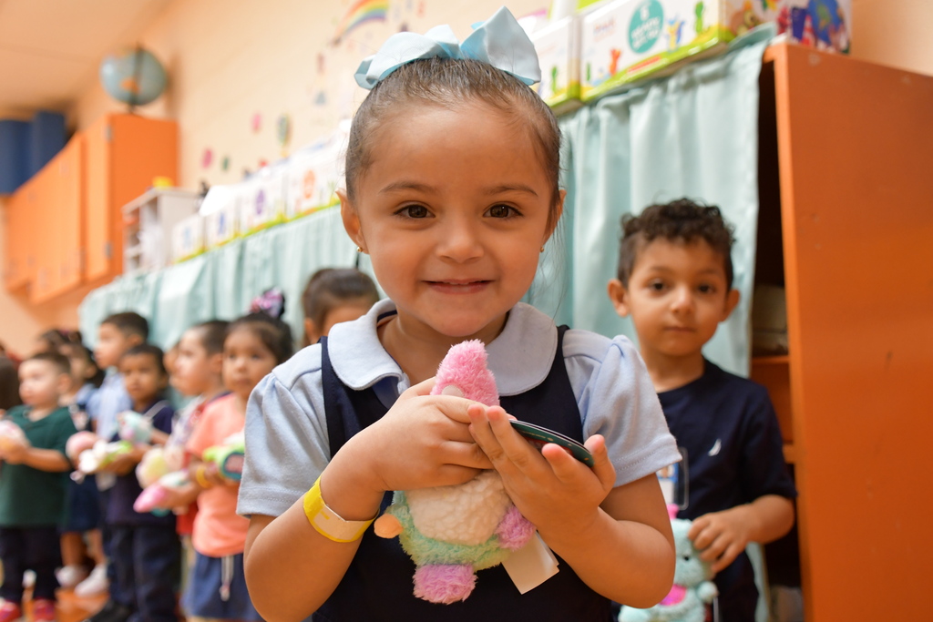 LISD Board and Superintendent hand out plushies to students at Bruni Elementary