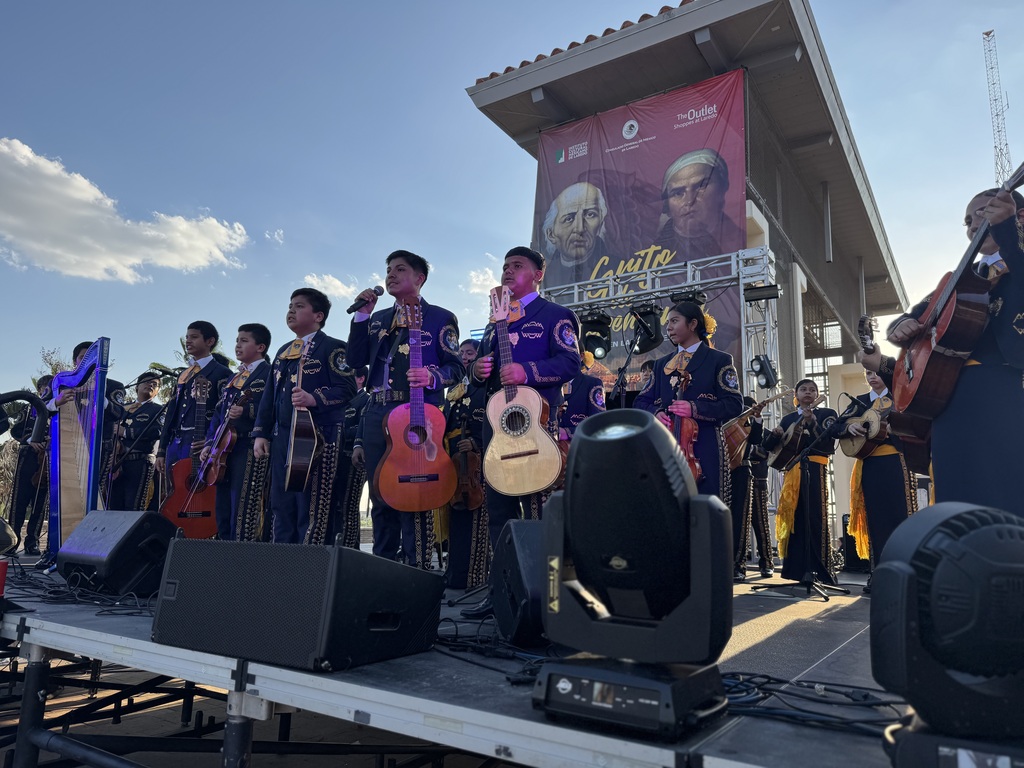 Mariachi Los Tigrillos de Oro brought music to the TAMIU Bilingual Conference-Session Program providing music for the conference attendees. 