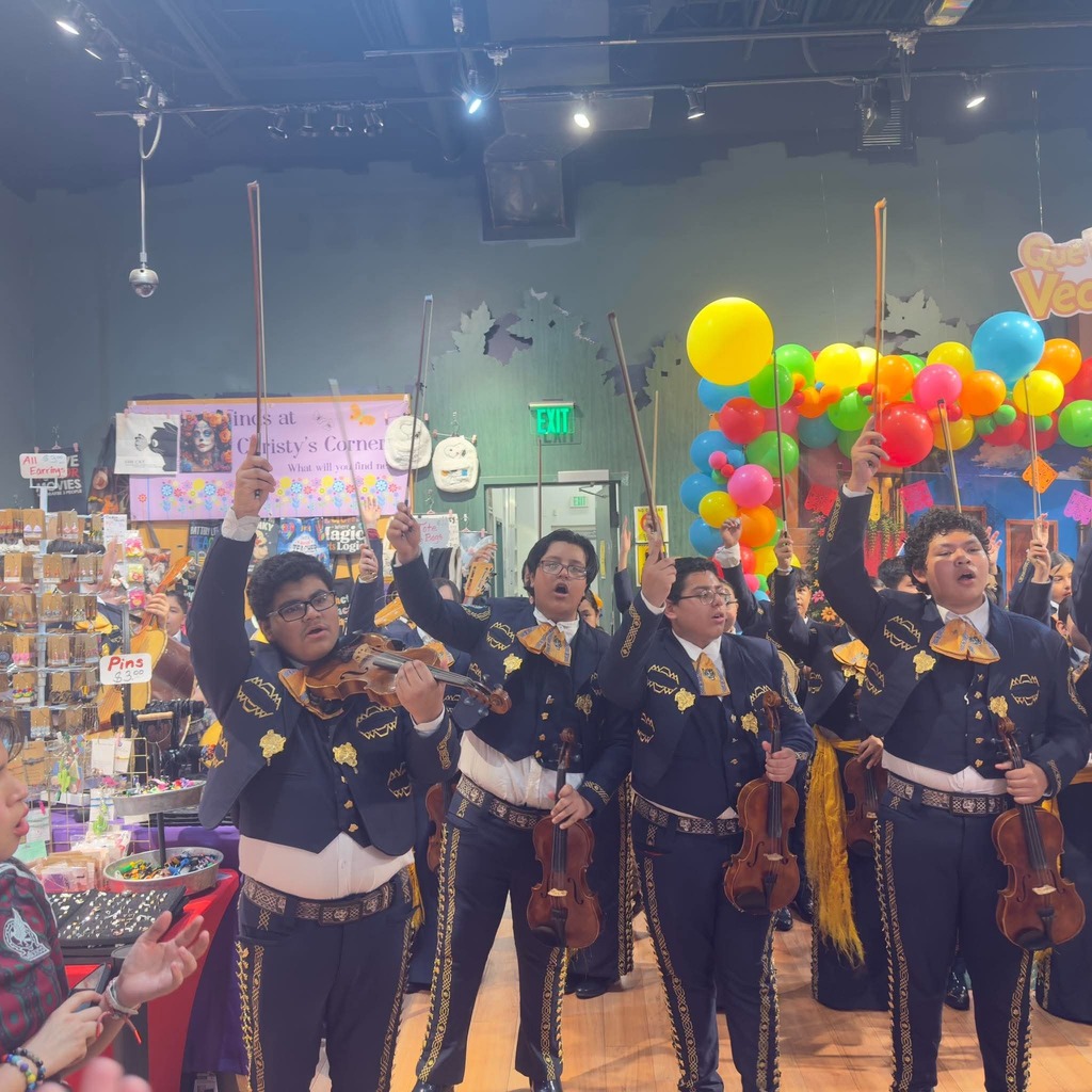 Mariachi Los Tigrillos de Oro represented Christen Middle at the Mall del Norte