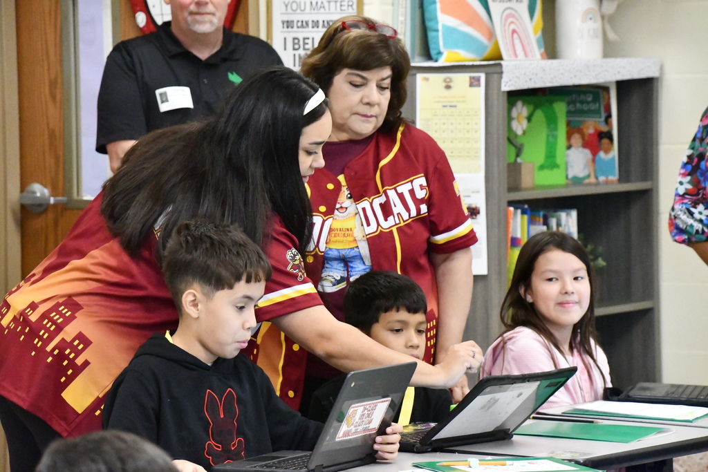 jim hogg isd visiting dovalina elementary
