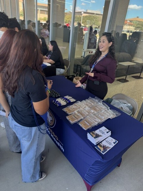TAMIU GEAR UP