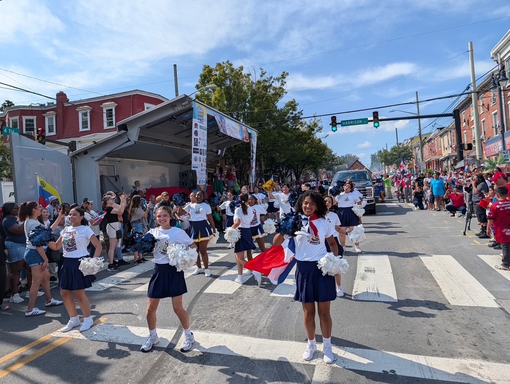 Cheer at Band Stand