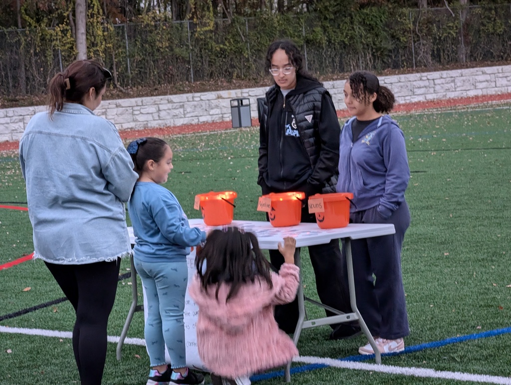 Reading Under the Stars pics