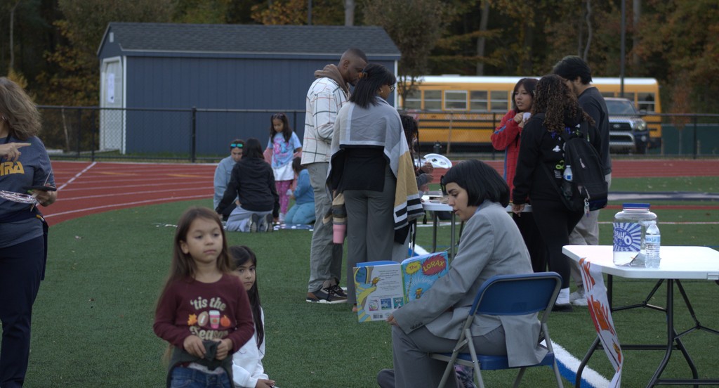 Reading Under the Stars pics