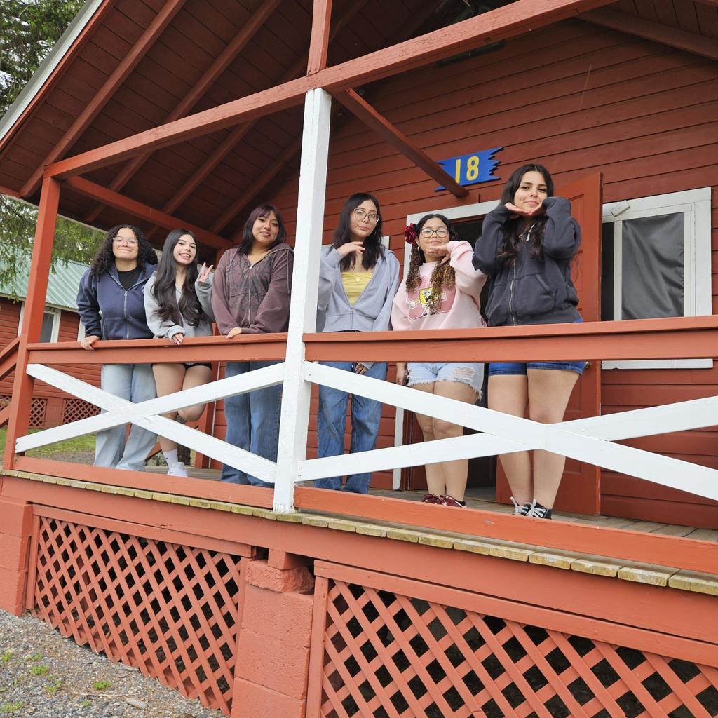 Senior trip to poconos students posing on balcony