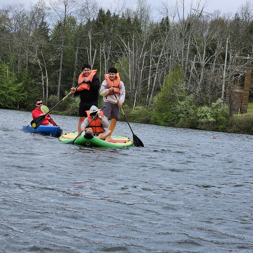 Senior trip 12th grade to poconos students in kayaks