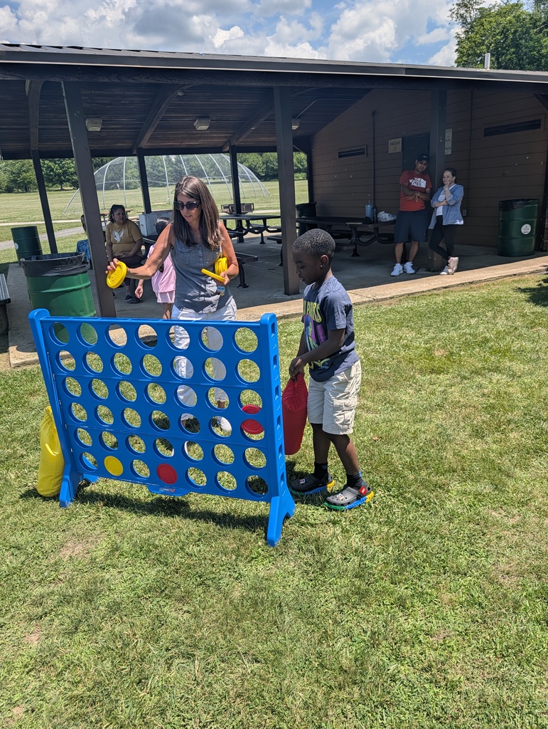 teacher and student playing connect 4