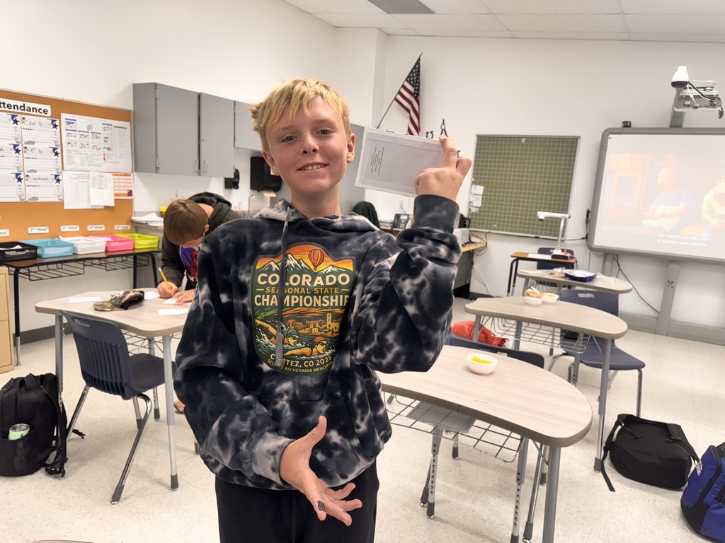 Thanksgiving painting in Jh adv. class