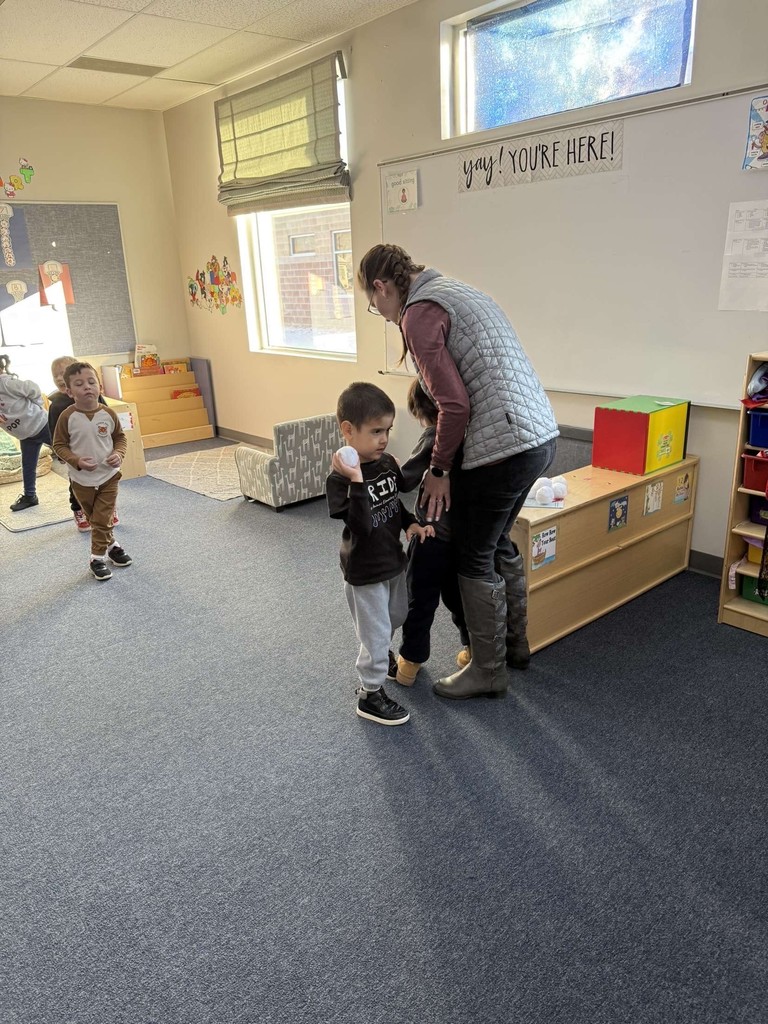 BOCES doing activites in the PreK classroom