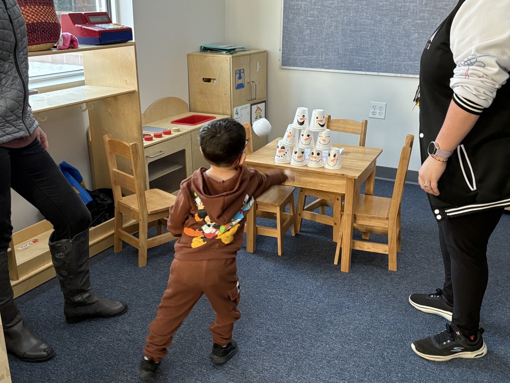 BOCES doing activites in the PreK classroom