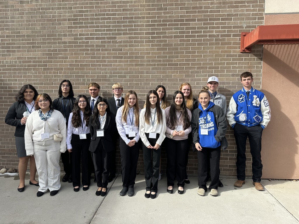 picture of the FBLA members at districts