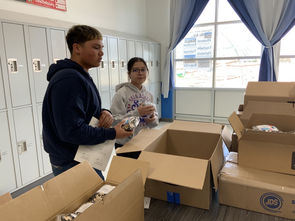 picturese of Spring Break activity from Teen council members and Ext office 