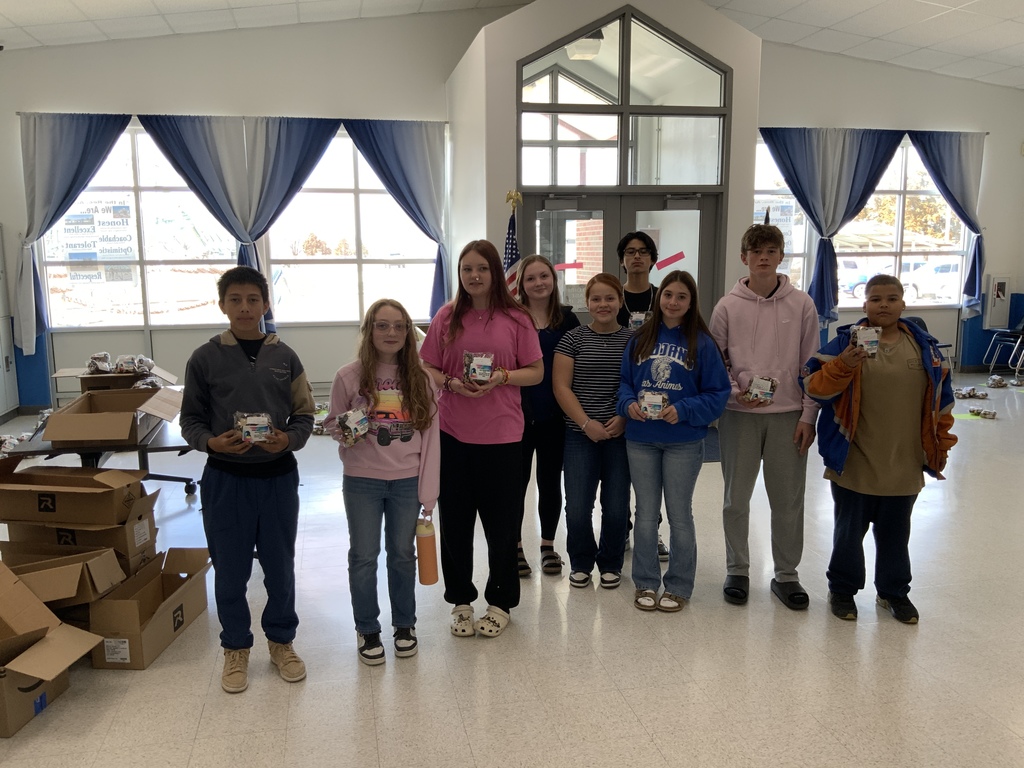 picturese of Spring Break activity from Teen council members and Ext office 