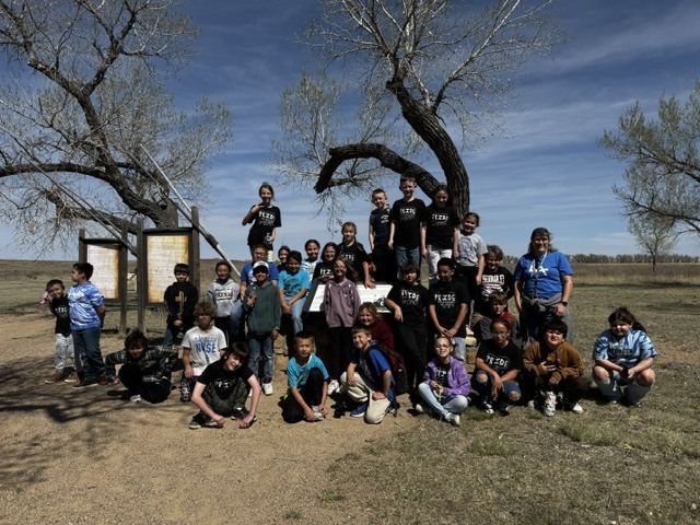 4th grade class field trip picture to Sand Creek 