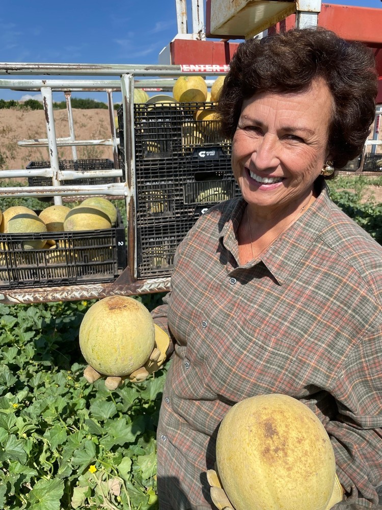 Las Cruces Public Schools Celebrates NM Grown Month by Providing 100% Locally Grown Meals to Students