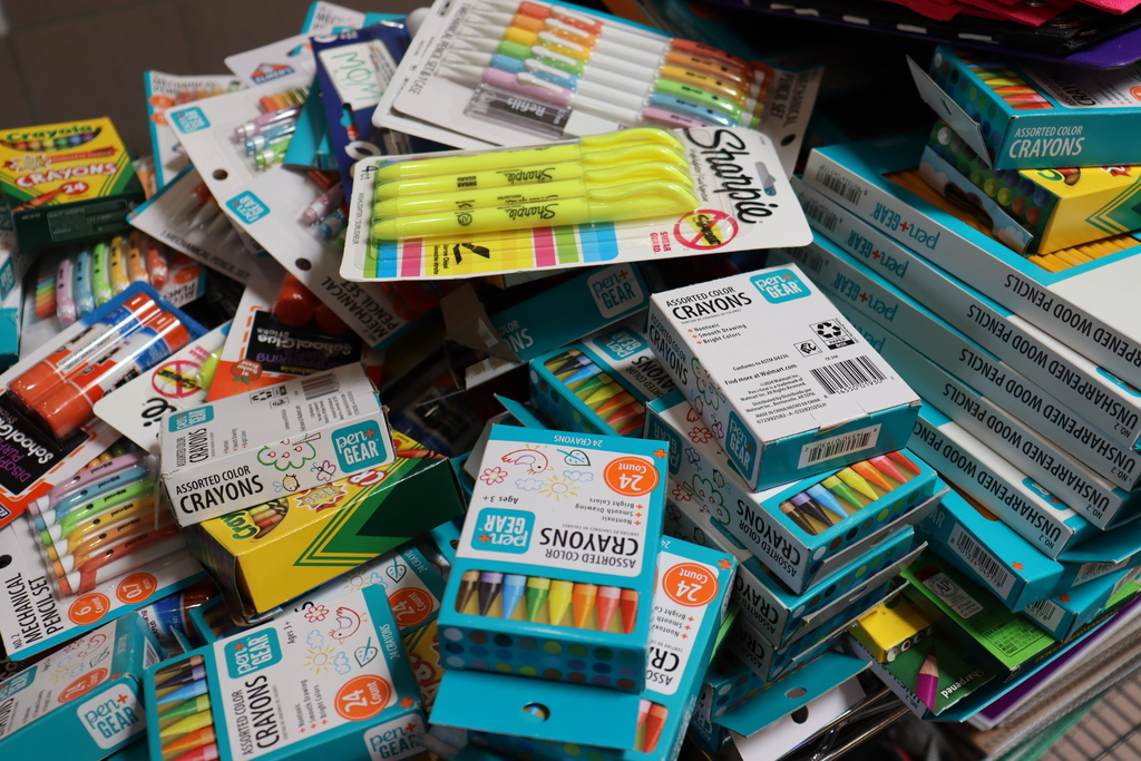 A huge thank you to our friends at Telemundo and Raising Cane’s of El Paso for their generous donation of brand-new school supplies to Las Cruces Public Schools!
