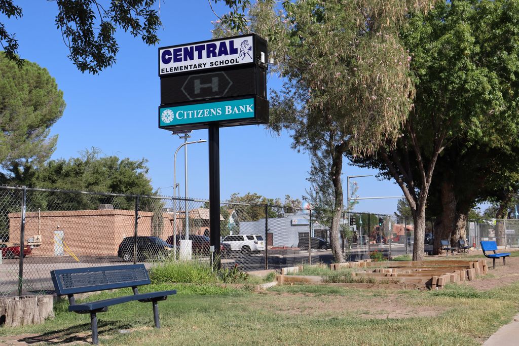 It was a great morning at Central Elementary School as students and staff celebrated their brand-new school marquee with a special ribbon-cutting event! 