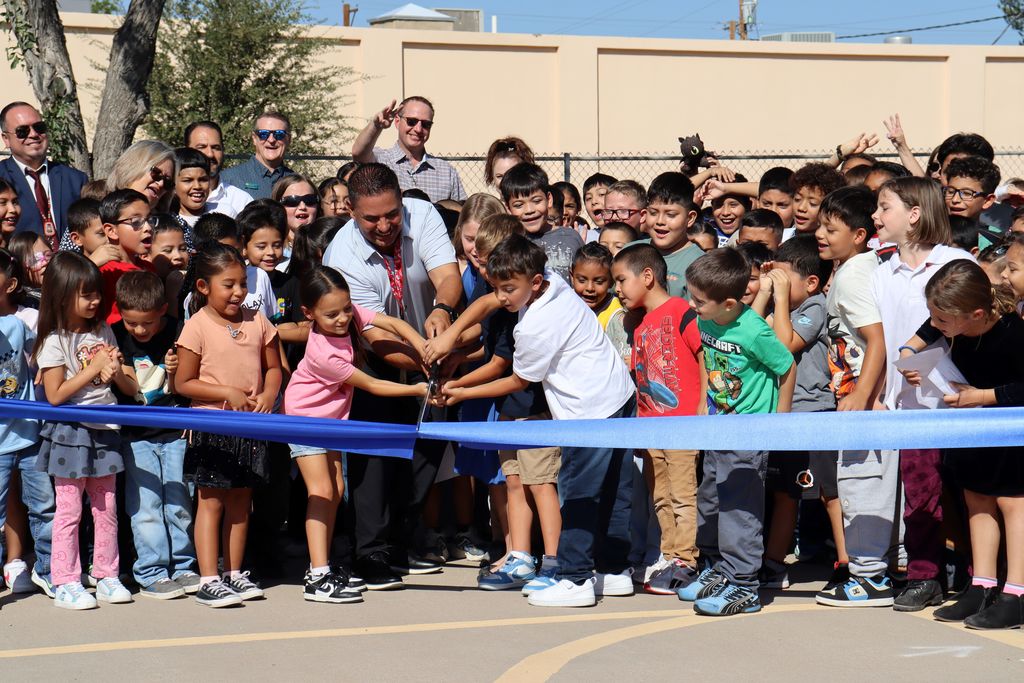 It was a great morning at Central Elementary School as students and staff celebrated their brand-new school marquee with a special ribbon-cutting event! 