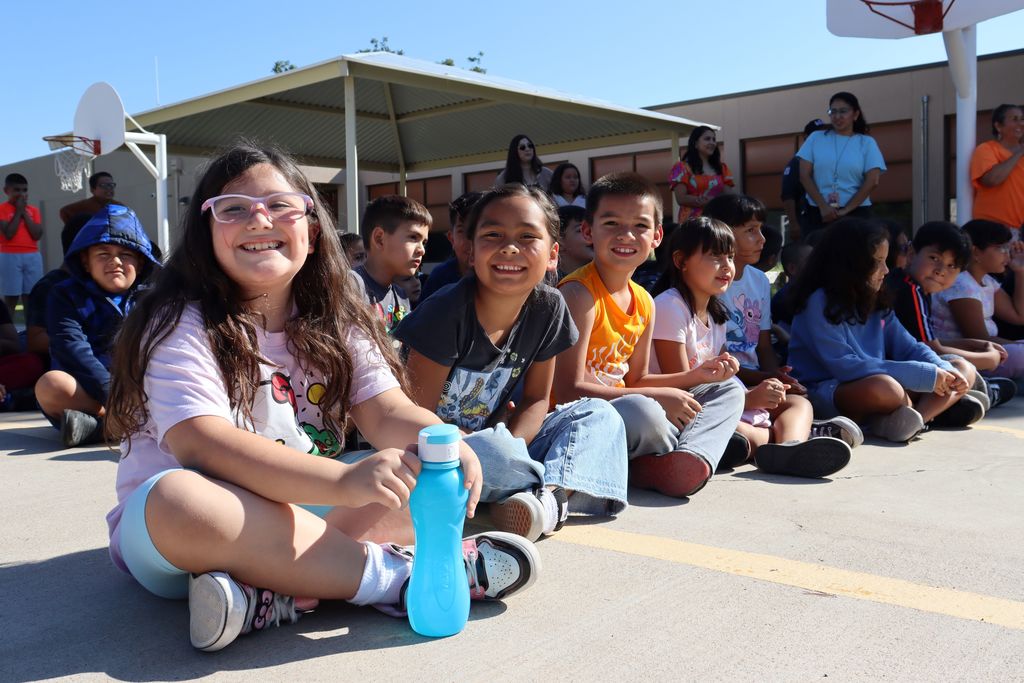 Excitement was in the air at Central Elementary this morning as students and staff unveiled their brand-new school marquee with a ribbon-cutting celebration! A heartfelt thank you to Citizens Bank of Las Cruces for making it possible through your generous sponsorship and ongoing support of Las Cruces Public Schools, your partnership truly makes an impact. Catch all the smiles and celebration on LCPS.TV!