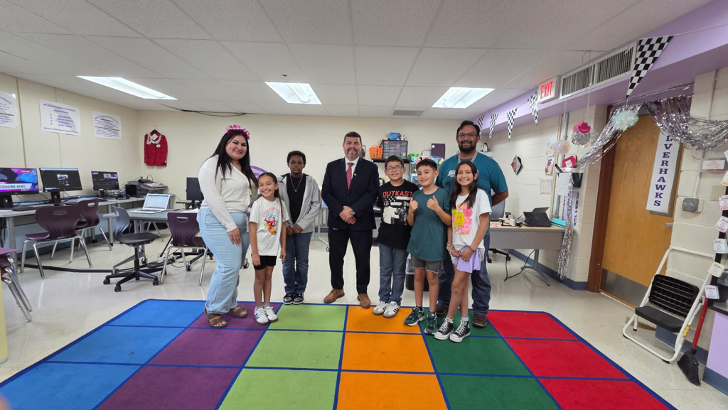 Thank you, Hermosa Elementary, for inviting Superintendent Ruiz to your Silverhawk Newscast! 