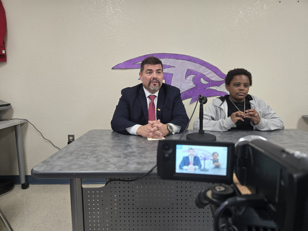 Thank you, Hermosa Elementary, for inviting Superintendent Ruiz to your Silverhawk Newscast! 
