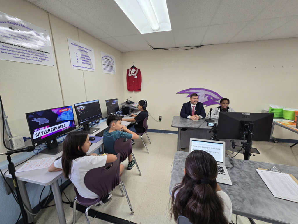Thank you, Hermosa Elementary, for inviting Superintendent Ruiz to your Silverhawk Newscast! 