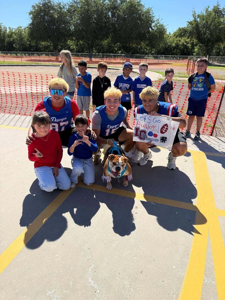 Bulldog pride on the move! The Las Cruces High School Spirit Bus rolled through our elementary schools today, spreading blue & red energy, school spirit and the power of student leadership.