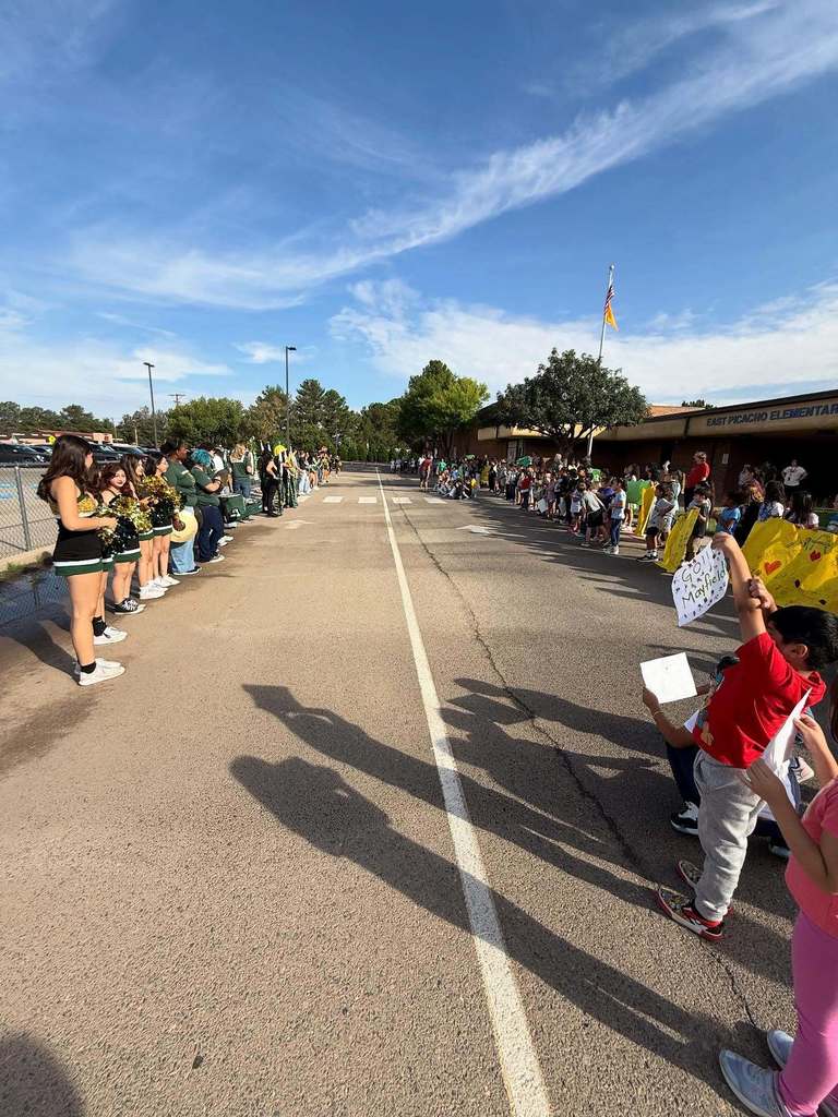 Green & Gold on the move! 💚💛 Mayfield Feeder Pattern Frenzy spirit parades bringing all the energy today at East Picacho, Doña Ana, Columbia, Jornada, Fairacres, McArthur, and Alameda Elementary Schools! 