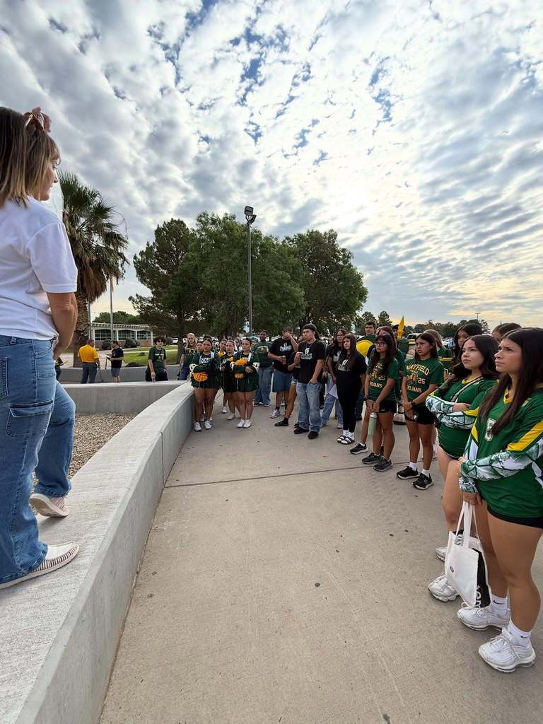 Green & Gold on the move! 💚💛 Mayfield Feeder Pattern Frenzy spirit parades bringing all the energy today at East Picacho, Doña Ana, Columbia, Jornada, Fairacres, McArthur, and Alameda Elementary Schools! 