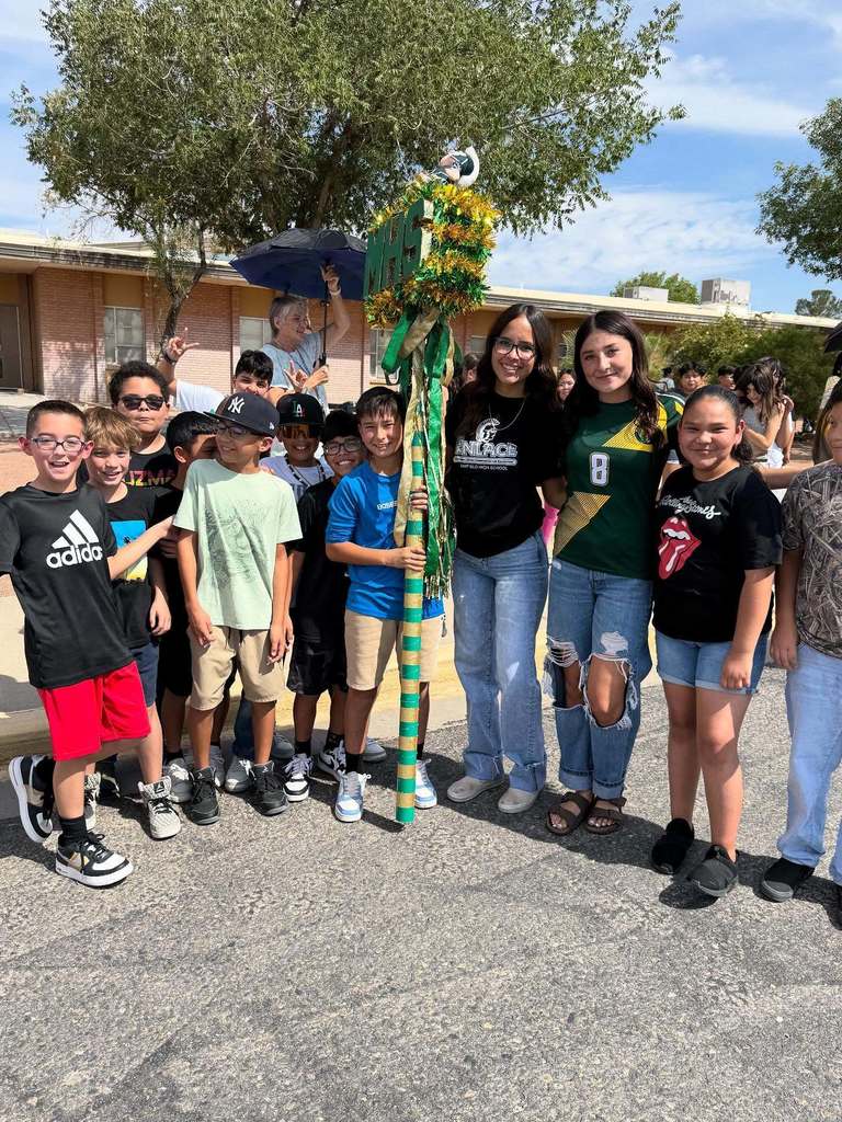 Green & Gold on the move! 💚💛 Mayfield Feeder Pattern Frenzy spirit parades bringing all the energy today at East Picacho, Doña Ana, Columbia, Jornada, Fairacres, McArthur, and Alameda Elementary Schools! 