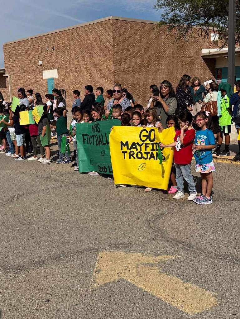Green & Gold on the move! 💚💛 Mayfield Feeder Pattern Frenzy spirit parades bringing all the energy today at East Picacho, Doña Ana, Columbia, Jornada, Fairacres, McArthur, and Alameda Elementary Schools! 