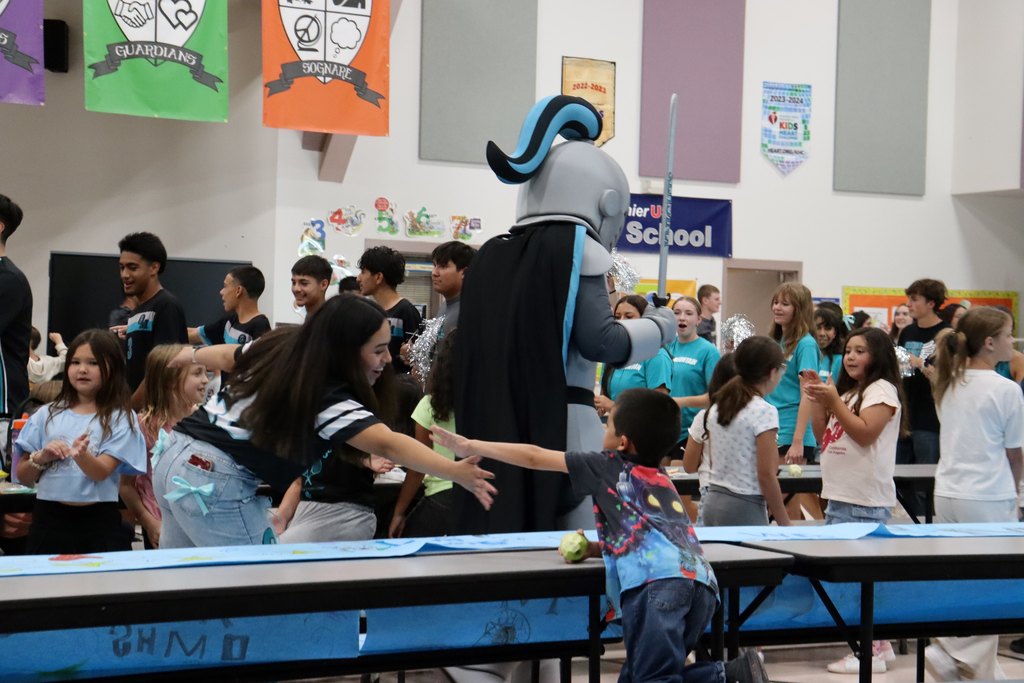 OMHS Feeder Pattern Frenzy Spirit Bus Takes Over Sonoma Elementary! 
