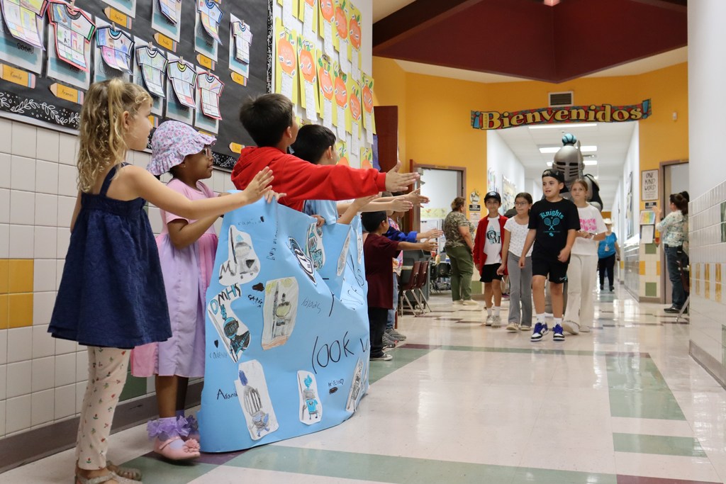 OMHS Feeder Pattern Frenzy Spirit Bus Takes Over Sonoma Elementary! 
