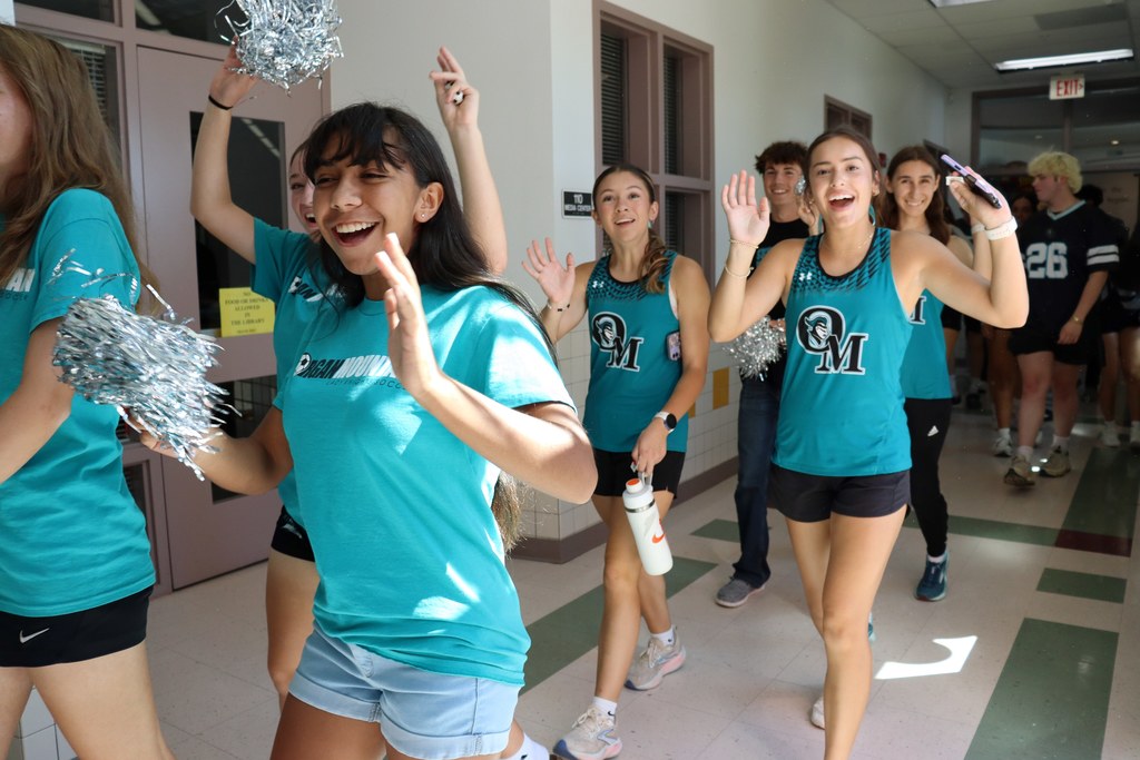 OMHS Feeder Pattern Frenzy Spirit Bus Takes Over Sonoma Elementary! 