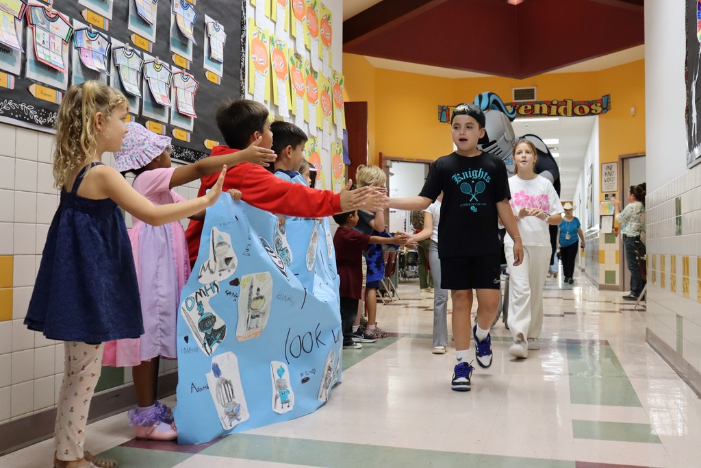 OMHS Feeder Pattern Frenzy Spirit Bus Takes Over Sonoma Elementary! 