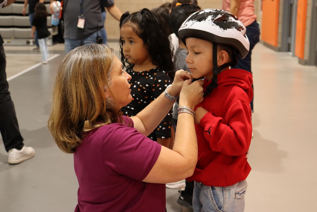 Today, Yamaha and Las Cruces Motorsports delivered 24 Strider bikes to Fairacres Elementary for their kindergarten PE program, thanks to the “All Kids Bike” initiative.
