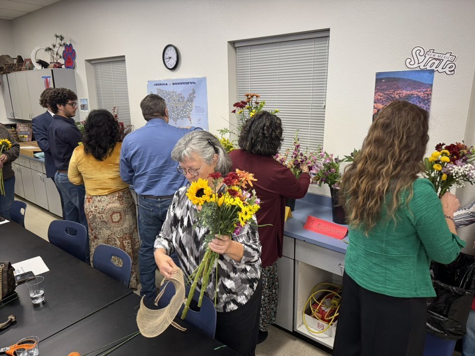 Last week, FFA students from Las Cruces High School helped host the Las Cruces Public Legislative Reception.