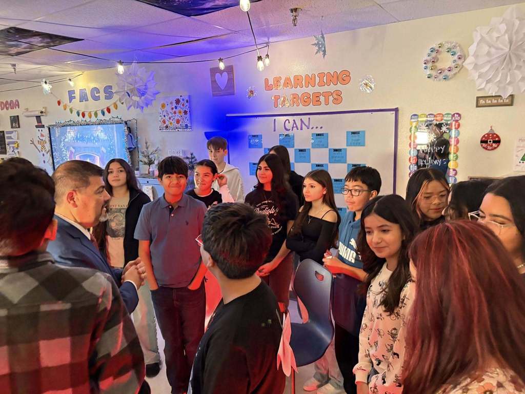 Now that’s media magic! A huge thank-you to the talented media students at Vista Middle School for helping film a special holiday greeting from Superintendent Ignacio Ruiz.
