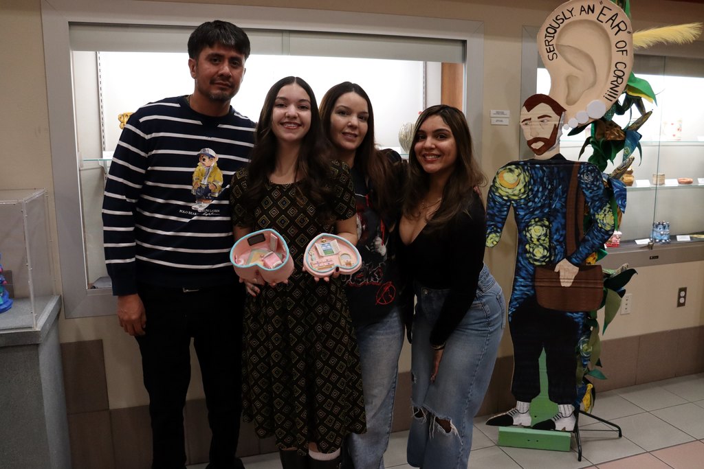 Congratulations to Sarai Martinez from Organ Mountain High School for winning the 3-D Art Award!